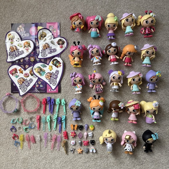 Trinity and Beyond Dolls Figure Lot 22 Complete & 1 Partial Plus Accessories